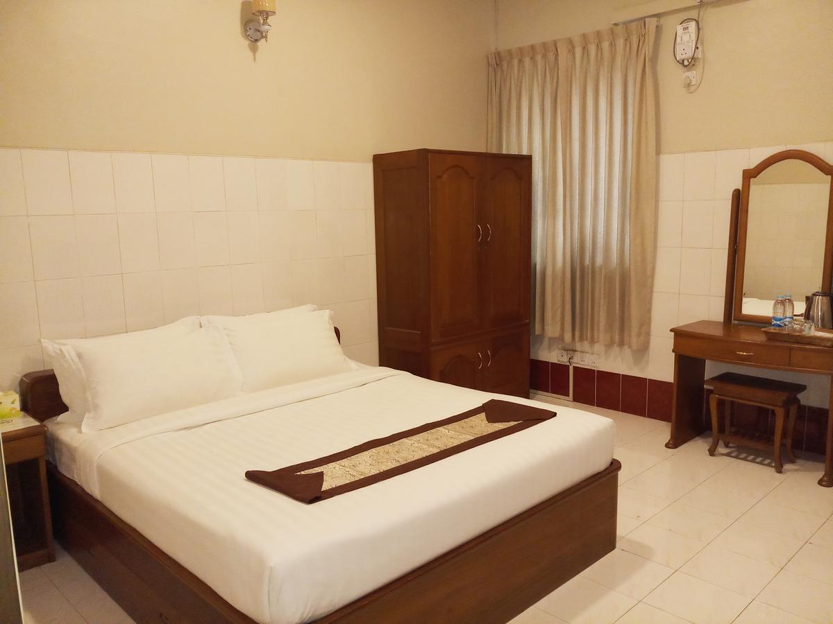 Ruby Garden Hotel Yangon Exterior foto